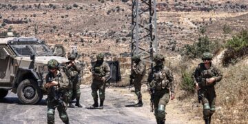 ANGGOTA keselamatan Israel meronda kawasan kejiranan Al-Tireh di pintu masuk barat bandar Ramallah, di Tebing Barat. - AFP