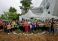 SEBAHAGIAN daripada peserta yang mengambil bahagian dalam Projek Hutan Matrix Miyawaki anjuran Matrix Concepts yang dilancarkan di Bandar Sri Sendayan di Seremban, Negeri Sembilan semalam.