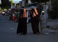 WANITA perlu memakai pakaian yang menutup aurat di Afghanistan. - AFP