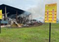 Kilang kertas terbakar