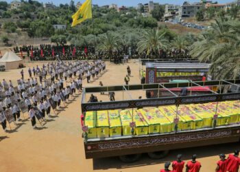 KERANDA pejuang Hizbullah yang terbunuh dalam pertempuran dengan tentera Israel di kampung Majdel Selm semalam. - AFP