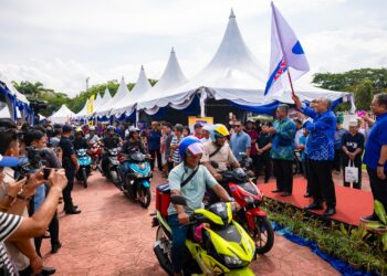 AHMAD Zahid Hamidi pada Majlis Hari Kemahiran KEMAS peringkat Negeri Johor, di Labis, di sini hari ini.