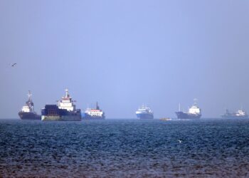 AMERIKA Syarikat tidak setuju Iran memusnahkan kapal di Selat Hormuz. - AFP