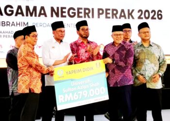 ANWAR Ibrahim (tiga dari kiri) pada Majlis Perasmian Himpunan Pondok dan Sekolah Agama Negeri Perak 2026 di Sekolah Agama Bantuan Kerajaan Maahad Al-Ummah, Chemor, Ipoh hari ini.