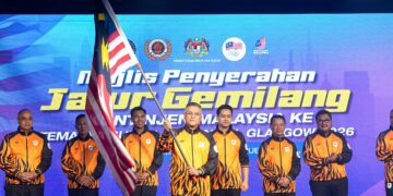 DATUK Awalan Abdul Aziz (tengah). - IHSAN MSN