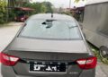 KEADAAN kereta yang rosak akibat dibaling batu dalam kejadian di Gerik.