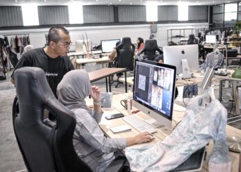 BEKERJA bukan kerana ingin dipuji tetapi menunaikan tanggungjawab dengan sebaik-baiknya.