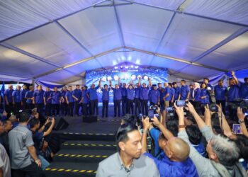 KESEMUA calon BN bagi PRN Negeri Sembilan diumumkan pada majlis yang diadakan di Paroi, Seremban sebentar tadi.-UTUSAN/MOHD SHAHJEHAN MAAMIN