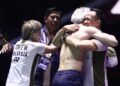 NOVA Widianto (dua dari kiri) ketika meraikan Chen Tang Jie (dua dari kanan) dan Toh Ee Wei (kiri) pada perlawanan akhir Kejohanan Dunia 2026 di Paris, Perancis, tahun lalu. - AFP