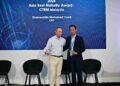 PENGERUSI Aero Excellence International, Pierre Perdoux (kiri) bersama Shamsuddin Mohamed Yusof pada majlis penyampaian Aero Excellence International 2026 Best Maturity Awards di United Kingdom.
