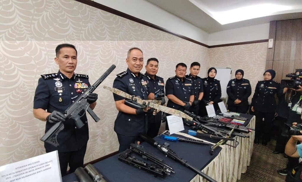Drug Dealer Arrested in Perak, Police Seize Pistol and Seven Imitation Rifles