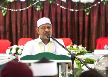 MOHD. Nassuruddin Daud berucap pada Majlis Perasmian Mesyuarat Agung Pas Kawasan Pasir Mas di Meranti, Pasir Mas, Kelantan. - UTUSAN/MUSTAQIM MOHAMED
