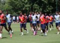 Pemain england melakukan persiapan bagi menghadapi Norway dalam aksi suku akhir Piala Dunia 2026, esok. - AFP