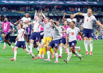 PEMAIN England meraikan kejayaan mereka melangkah ke peringkat suku akhir Piala Dunia 2026. - AFP