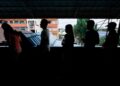 SUASANA hari mengundi pada PRN Johor ke-16, di Sekolah Kebangsaan (SK) Simpang Renggam hari ini. -UTUSAN/ SHIDDIEQIIN ZON