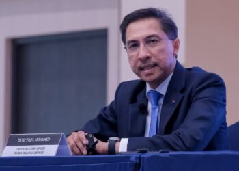 FAD'L Mohamed mengumumkan prestasi separuh pertama Bursa Malaysia dalam Taklimat Prestasi Kewangan Separuh Pertama Bursa Malaysia di Kuala Lumpur hari ini. - UTUSAN/M. FIRDAUS M. JOHARI
