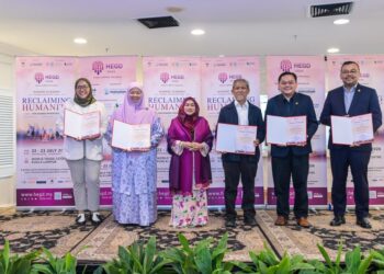 PENGERUSI Forum Ekonomi Manusiawi (FEM), Datuk Saadiah Mohamad (tiga dari kiri) ketika bergambar bersama barisan rakan strategik pada sidang media pelancaran HEHD 2026 di Pusat Dagangan Dunia Kuala Lumpur, hari ini. - UTUSAN/SYAKIR RADIN