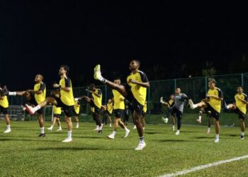 SKUAD Harimau Malaya menjalani latihan  di padang Sime Darby, kelmarin sebagai persiapan mengharungi kempen Piala AFF 2026. - UTUSAN/ISKANDAR ISHAK