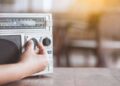 PENDUDUK Gugusan Felda Trolak, Sungkai, Perak berdepan masalah mendengar siaran Radio Klasik, sejak minggu lalu.