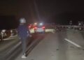 TANGKAP layar video yang tersebar dalam media sosial berhubung kemalangan melibatkan penunggang motosikal Yamaha RXZ terlibat dalam nahas berhampiran susur keluar Jabor, Lebuhraya Pantai Timur. - MEDIA SOSIAL