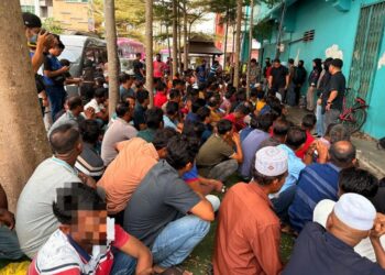 SEBAHAGIAN warga asing yang ditahan menerusi Op Mega di sekitar bandar Kota Bharu, Kelantan. -UTUSAN/ROSLIZA MOHAMED