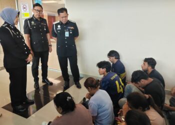 SEBAHAGIAN warga asing yang berdepan 845 pertuduhan atas pelbagai kesalahan imigresen selepas tindakan penguatkuasaan Jabatan Imigresen Malaysia (JIM) Kuala Lumpur bagi tempoh Januari hingga 30 Jun lalu. IHSAN PEJABAT JABATAN IMIGRESEN MALAYSIA (JIM) KUALA LUMPUR
