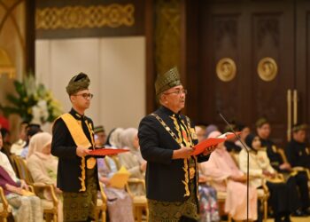 MUHAMMAD Sanusi Md Nor berucap pada Istiadat Menyembah Tahniah dan Penganugerahan Darjah-Darjah serta Bintang-Bintang Kebesaran sempena Sambutan Ulang Tahun Hari Keputeraan Sultan Kedah ke-84 di Istana Anak Bukit, Alor Setar, hari ini.
