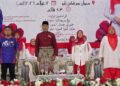 KHAIRY Jamaluddin merasmikan Mesyuarat Perwakilan Wanita UMNO Bahagian Pasir Salak hari ini. - UTUSAN/AIN SAFRE BIDIN