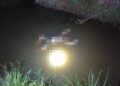 MAYAT kanak-kanak lelaki ditemukan dalam parit di kawasan kebun kelapa sawit berhampiran rumahnya di Sungai Sumun, Hutan Melintang, Bagan Datuk semalam.