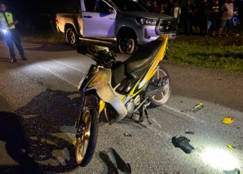 KEADAAN motosikal ditunggang Muhammad Zarol Che Aziz yang terlibat dalam kemalangan di Jalan Kampung Cicar, Bukit Kuang, Kemaman, Terengganu.