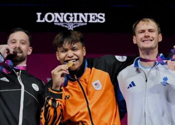 Muhammad Hafizuddin Roslin meraih pingat emas menewaskan dua pencabarnya dalam kategori berat 88 kilogram Sukan Komanwel 2026 di Glasgow, kelmarin. - IHSAN MSN