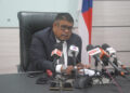 Ab. Rauf Yusoh mengadakan sidang akhbar selepas ucapan penangguhan Persidangan Kedua Penggal Kelima Dewan Undangan Negeri (DUN) Melaka Ke-15 di Seri Negeri, Ayer Keroh, hari ini.-  UTUSAN/AMRAN MULUP