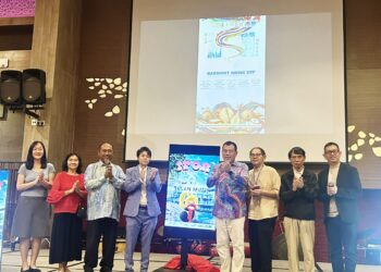 LOH Sze Yee (empat dari kanan) merasmikan Bulan Muzik Bandaraya Ipoh di Pusat Konvensyen Ipoh hari ini. - UTUSAN/LIYANA RAMLI