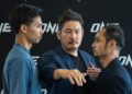 Ahmad Nor Iman Aliff Rakib (kiri) akan menentang Sam-A Gaiyanghadao bagi perebutan gelaran Juara Dunia Interim Muay Thai Strawweight ONE Championship di Stadium Lumpinee, Bangkok, hari ini. - IHSAN ONE CHAMPIONSHIP