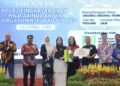 Menteri Pendidikan, Fadhlina Sidek menyampaikan Anugerah Pelajar Terbaik Kebangsaan STPM 2025 kategori Calon Berkeperluan Pendidikan Khas (Rabun) kepada Saw Xin En (empat dari kiri)
di Selayang, Selangor baru-baru ini. – UTUSAN/AMIR KHALID