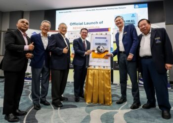 NGA Kor Ming (tengah) ketika merasmikan Persidangan Perumahan Serantau 2026 bersempena AREC 2026 di hotel M World, Petaling Jaya. - UTUSAN/M. FIRDAUS M. JOHARI