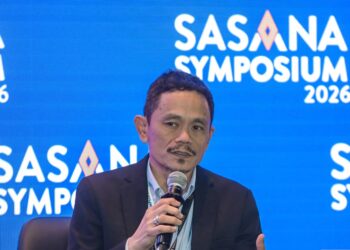 PENASIHAT Ekonomi Pejabat Perdana Menteri, Nurhisham Hussein ketika bercakap pada forum Simposium Sasana 2026 di Sasana Kijang, Bank Negara Malaysia di sini, hari ini. - UTUSAN/SYAKIR RADIN