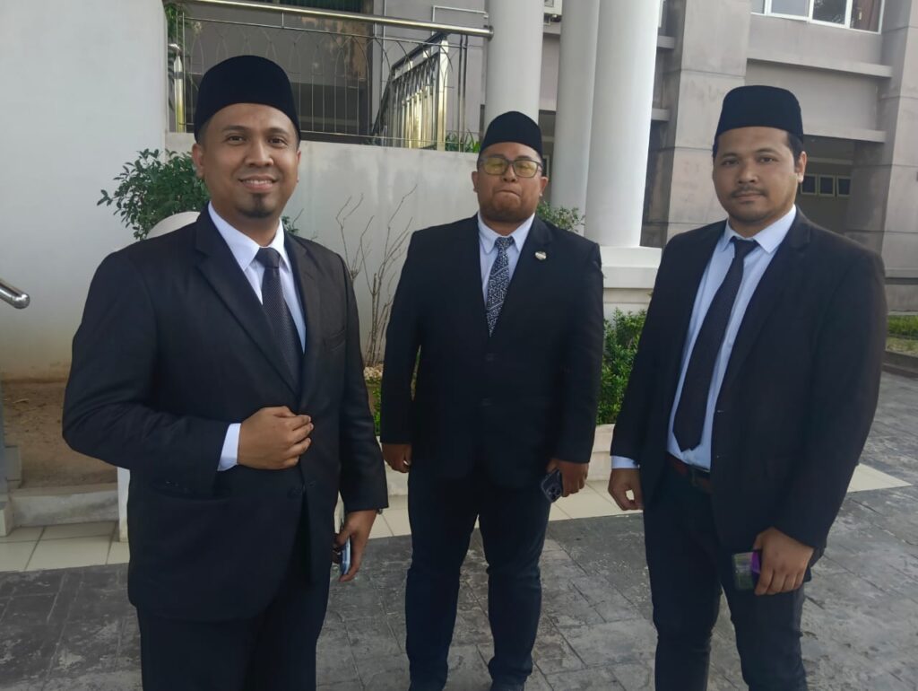 Malaysian court sets Sept. 20 trial for 14 men charged with cross-dressing