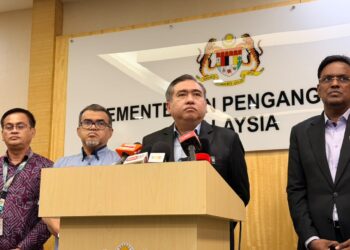 ANTHONY Loke pada sidang akhbar di Putrajaya.