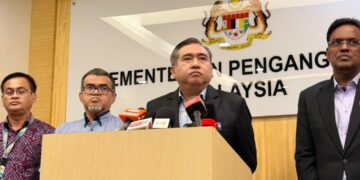 ANTHONY Loke pada sidang akhbar di Putrajaya.
