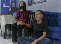MOHD. Sabri Mohd. Rafdzi (kanan) bersama Nur Arissa yang disahkan menghidap leukemia di Kampung Cengal Lempung di Kuantan, Pahang.