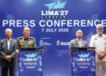MALEK Razak Sulaiman dan Lokman Hakim Ali pada sidang media selepas Majlis Pelancaran Rasmi Pameran Maritim dan Aeroangkasa Antarabangsa Langkawi 2027 (LIMA’27) di MITEC, Kuala Lumpur, semalam.
– UTUSAN/Saddam Yusoff