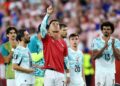 PENYERANG Portugal, Cristiano Ronaldo (tengah) bersama rakan sepasukannya meraikan kejayaan mereka apabila menewaskan Croatia 2-1 dalam pusingan kalah mati Piala Dunia 2026. - AFP