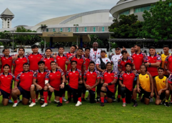 Barisan pemain ragbi 15s negara selepas melakar kejayaan menewaskan Thailand 30-27 dalam aksi suku akhir Kejohanan Union Cup di Bangkok, Ahad lalu. - Ragbi Malaysia