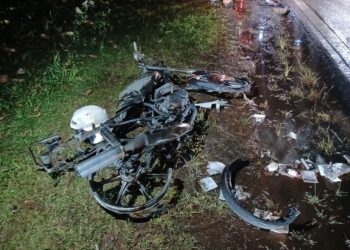 KEADAAN sebuah motosikal yang terbakar selepas terbabit kemalangan di Jalan Kuantan-Segamat di Rompin, Pahang.
