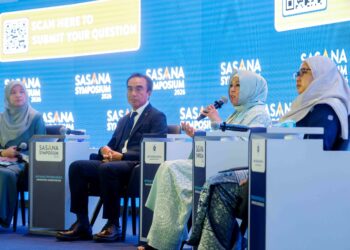 RAJA Teh Maimunah (dua dari kanan) pada Simposium Sasana 2026, di Sasana Kijang, hari ini. - UTUSAN/SHIDDIEQIIN ZON