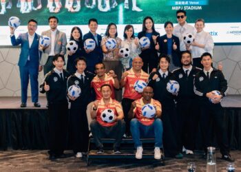 Para pemain Selangor FC Legends dan selebriti Hong Kong, FC3 Club bersama tetamu kenamaan sempena perlawanan amal The Bridge of Legends yang dijadual pada Oktober depan.