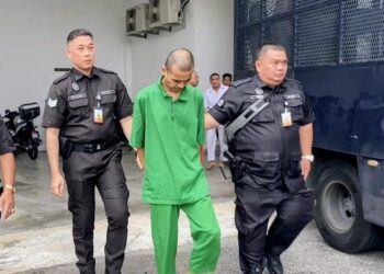 MOHD. Zulkarami Ruslan ketika dibawa ke Mahkamah Sesyen Kota Bharu, Kelantan. - UTUSAN/ROSALWANI CHE SOH