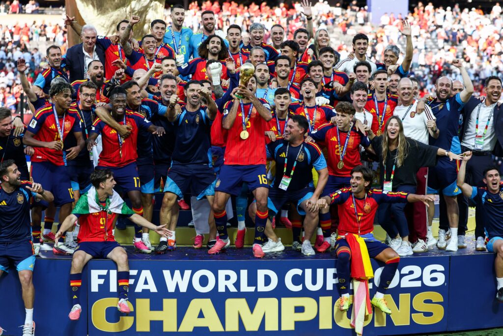 Spain's Family Spirit Key to World Cup Victory, Says Coach De la Fuente