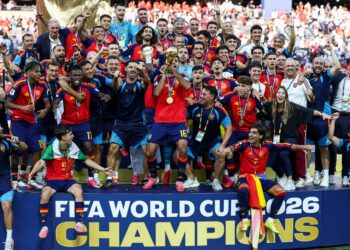 PEMAIN-Pemain Sepanyol menjulang Piala Dunia 2026 selepas menewaskan Argentina di pentas final.-AFP